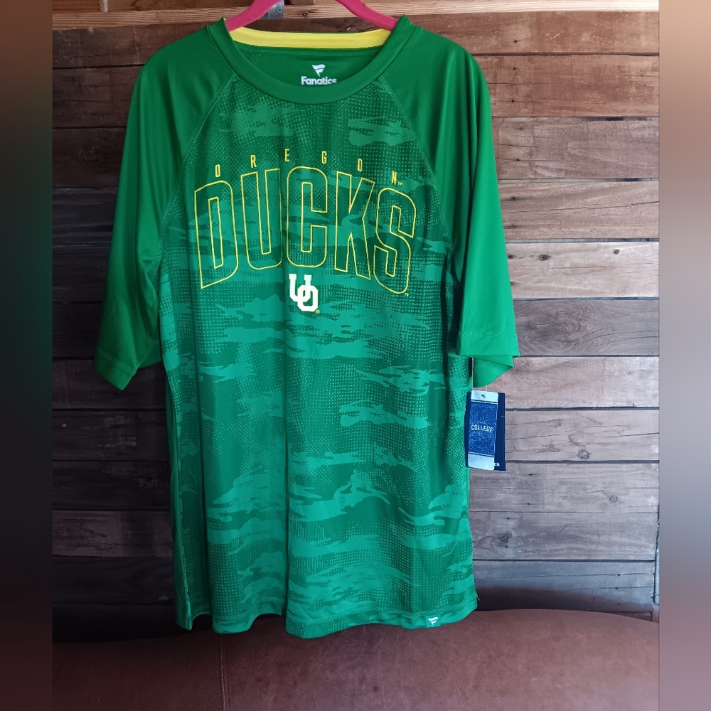 Fanatics Men's Green Oregon Ducks Shirt